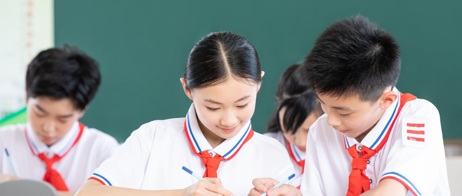 用易查分小程序，老師快速把期中成績告知家長！